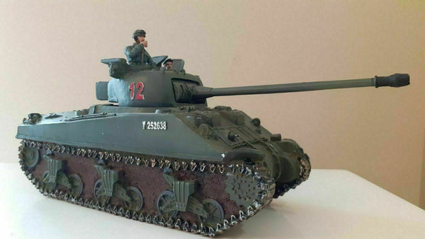 FRONTLINE FIGURES BRITISH Sherman FIREFLY TANK W/ TWO CREW WBT-3 Slight Damage