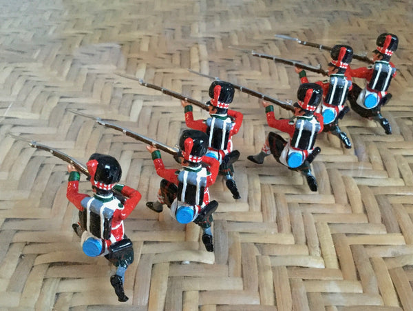 ANI British Highland Infantry Kneeling Firing  Waterloo