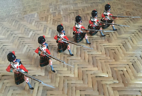 ANI British Highland Infantry Kneeling Firing  Waterloo